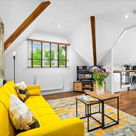 Stylish Apartment - Parking - Outdoor Terrace - Wolverhampton - Netlix - Wifi - 9Bpc Exterior foto