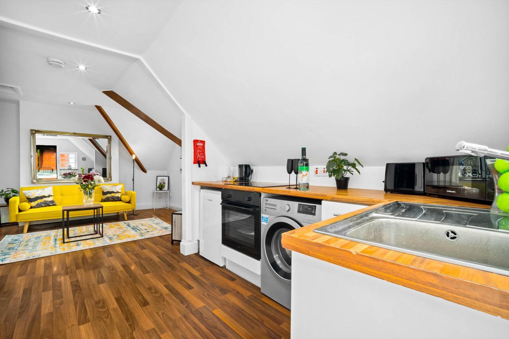 Stylish Apartment - Parking - Outdoor Terrace - Wolverhampton - Netlix - Wifi - 9Bpc Exterior foto