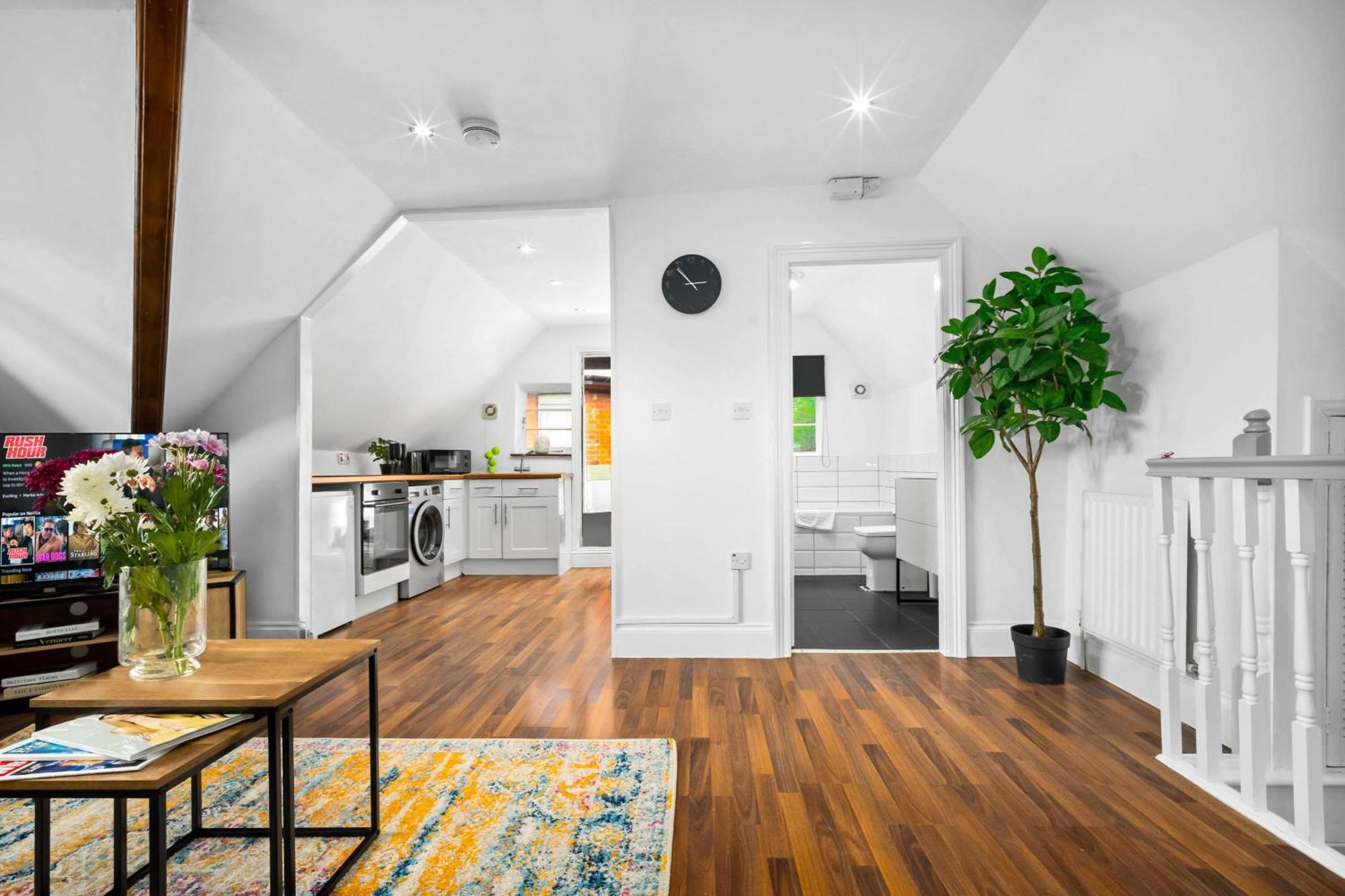 Stylish Apartment - Parking - Outdoor Terrace - Wolverhampton - Netlix - Wifi - 9Bpc Exterior foto