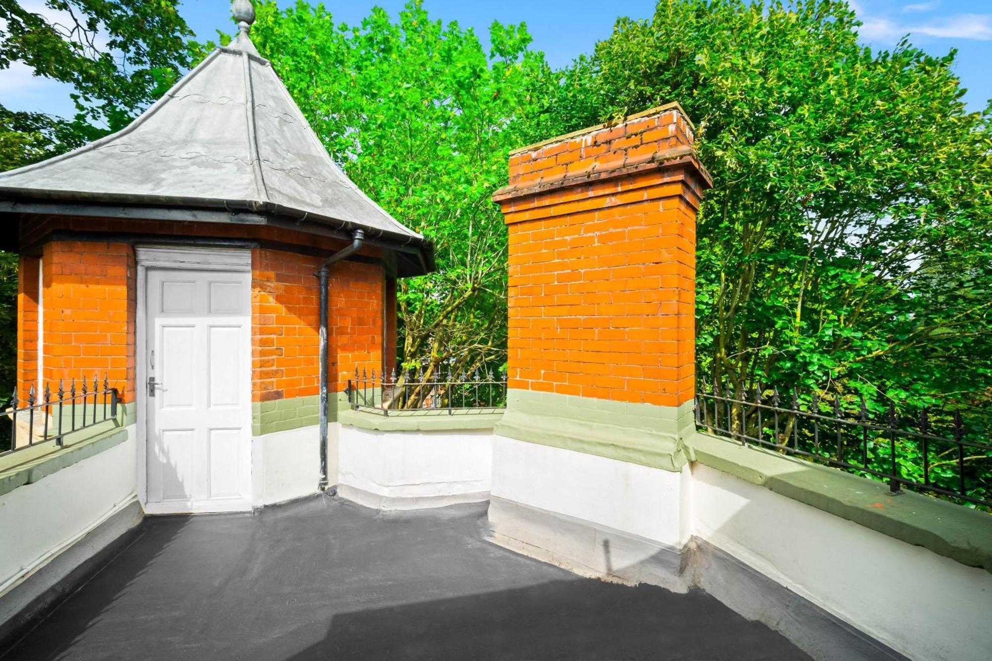 Stylish Apartment - Parking - Outdoor Terrace - Wolverhampton - Netlix - Wifi - 9Bpc Exterior foto